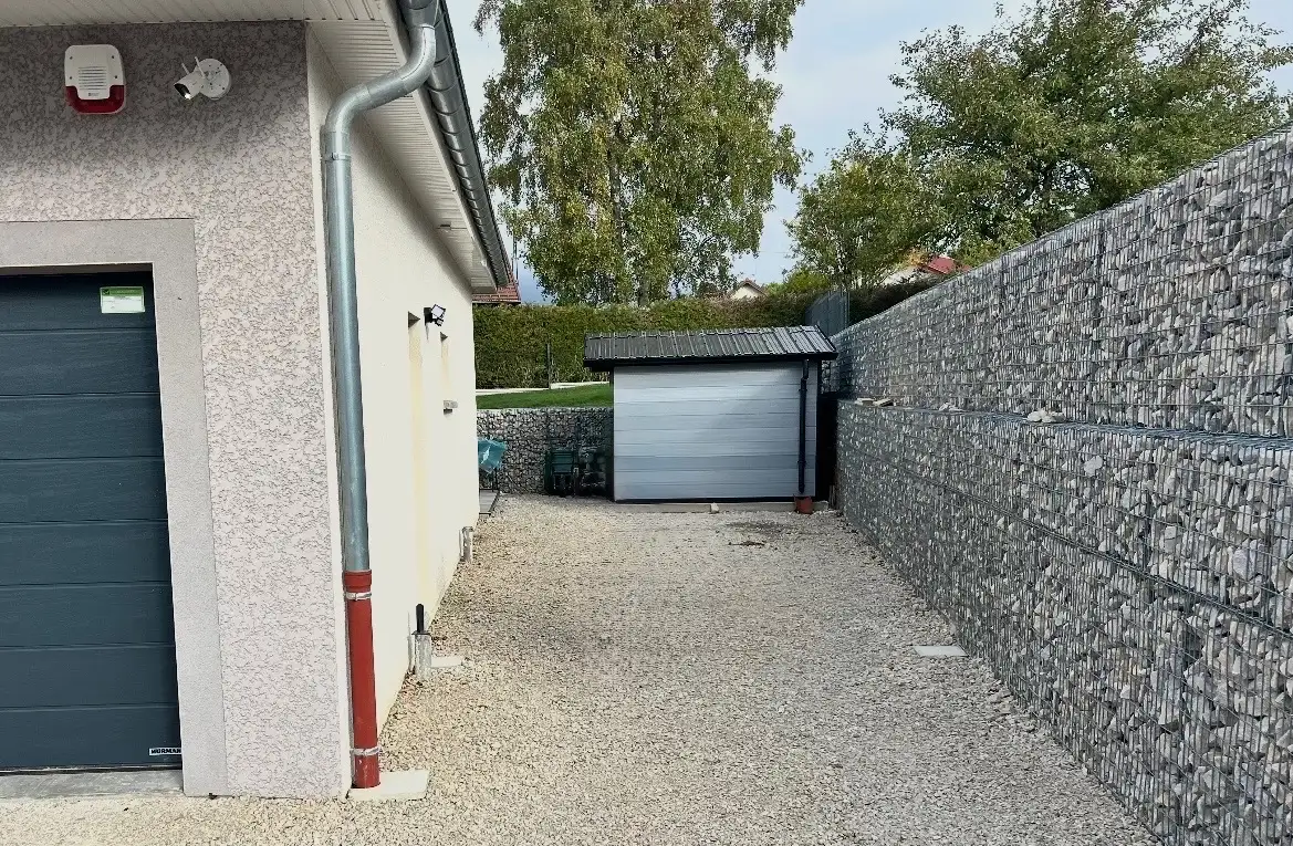 Allée pavée à Saint-Laurent-en-Grandvaux — avant travaux